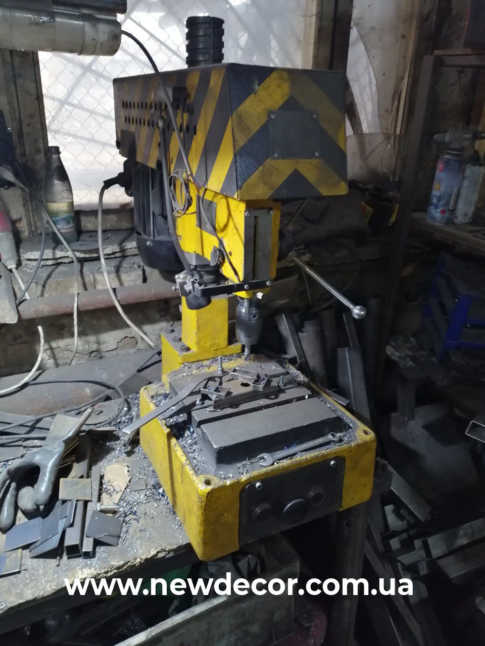 производство барных опор для столов